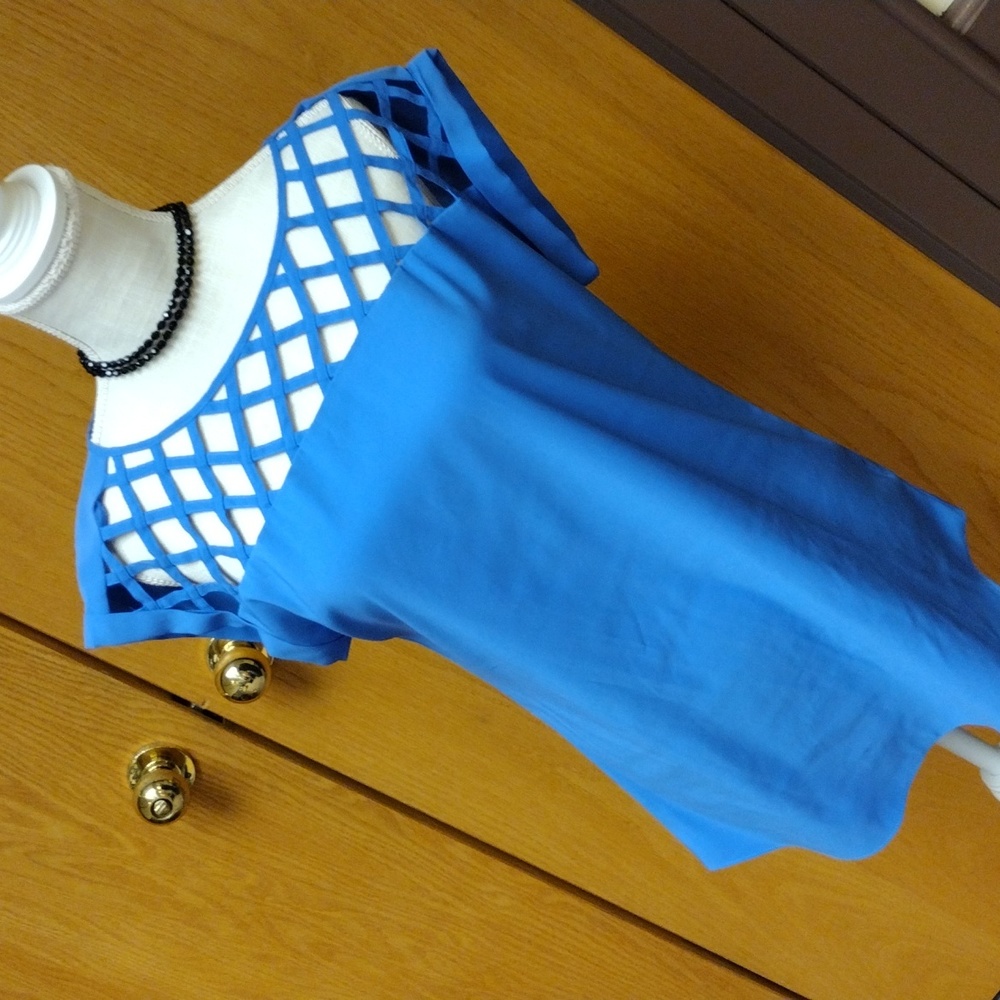AMAZING CORNFLOWER BLUE EXPRESS SZ S LATTICE FRONT BLOUSE 💙
